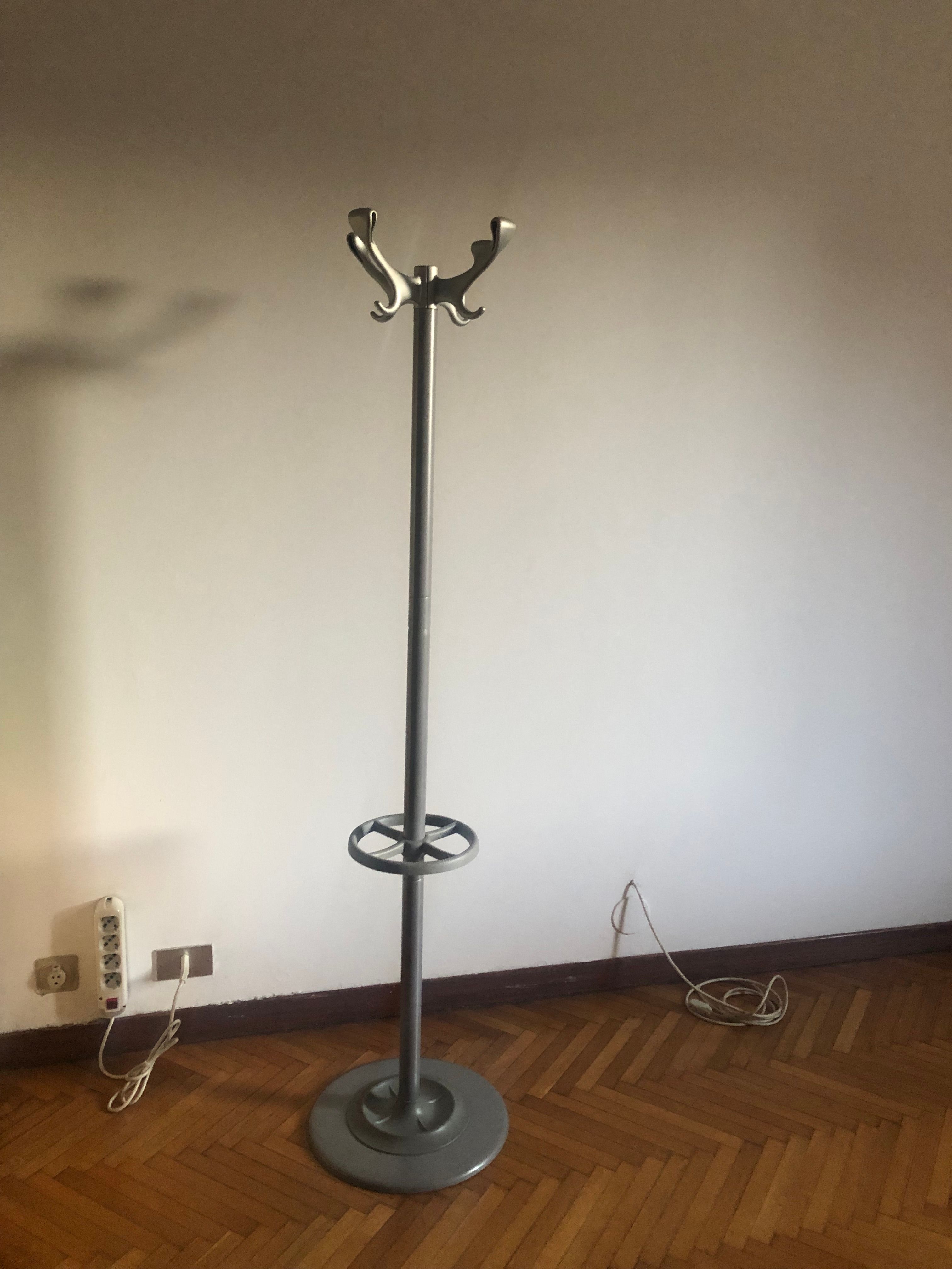 Appendiabiti con portaombrelli da terra Elk di Angelotti e Cardile, Caimi Brevetti Front