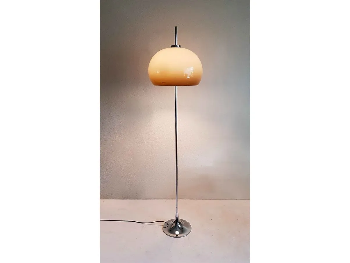 Lampada da terra Harvey in plexiglass (anni'60), Guzzini 2