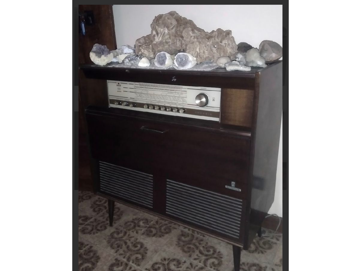Mobile contenitore con radio e giradischi (anni '60), Grundig Side