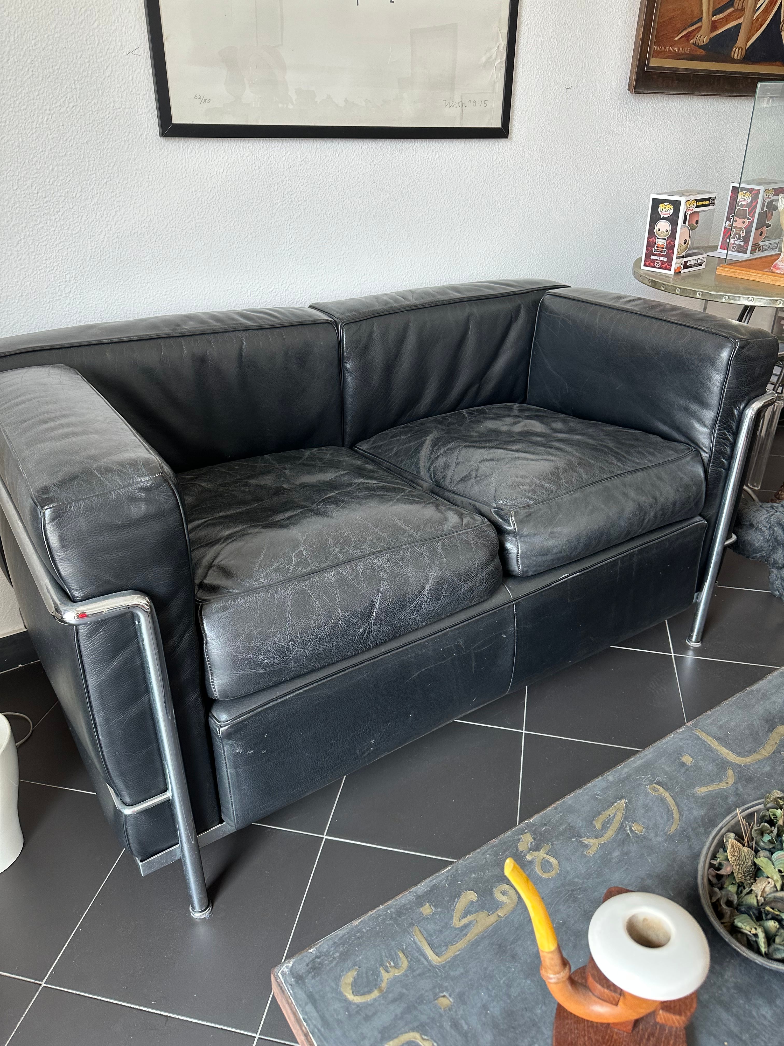Cassina LC2 Black Le Corbusier Front