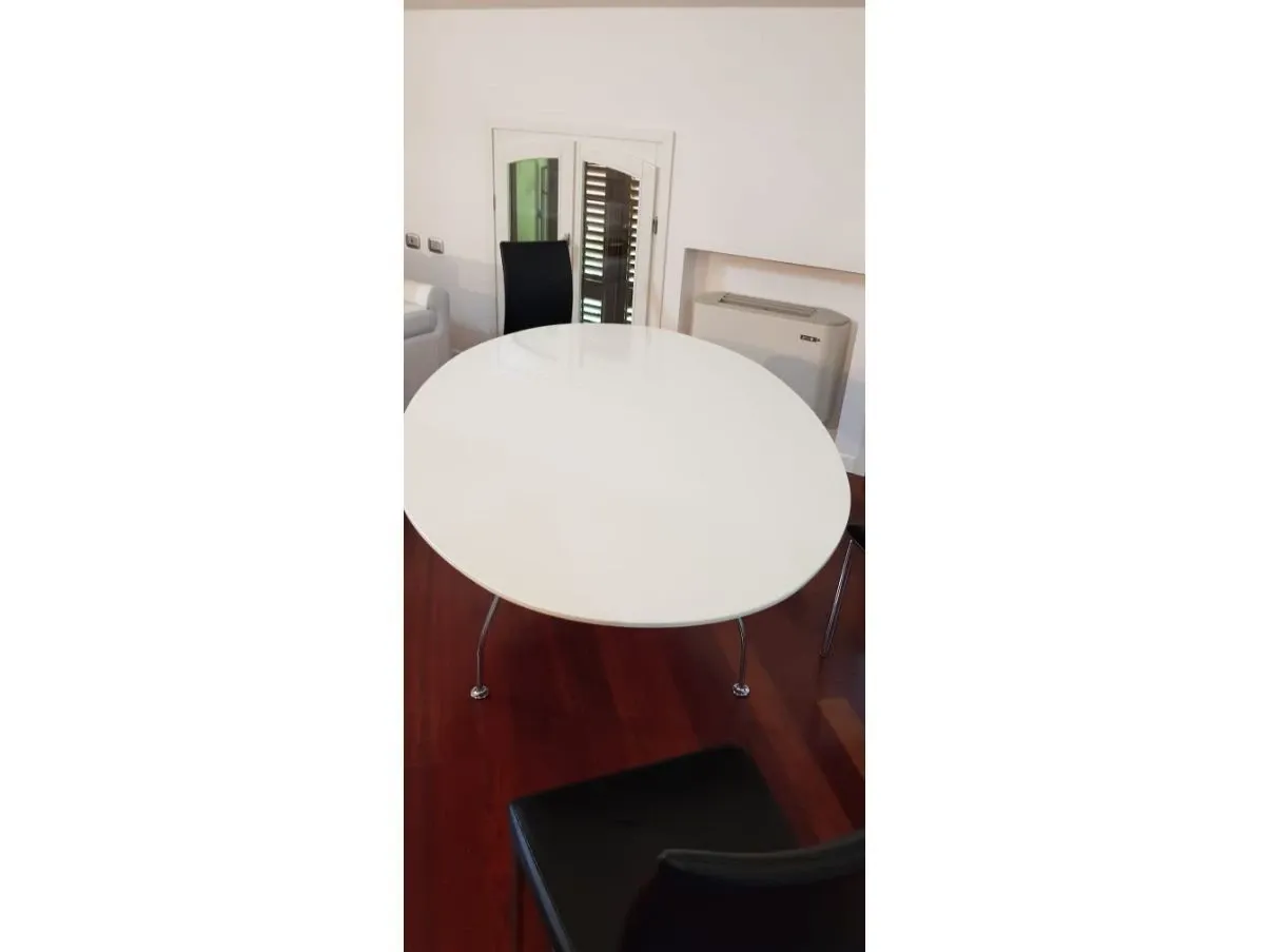 Glossy white oval table, Kartell 2