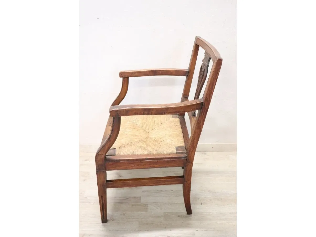 Vintage armchair in carved walnut wood ('700), 4