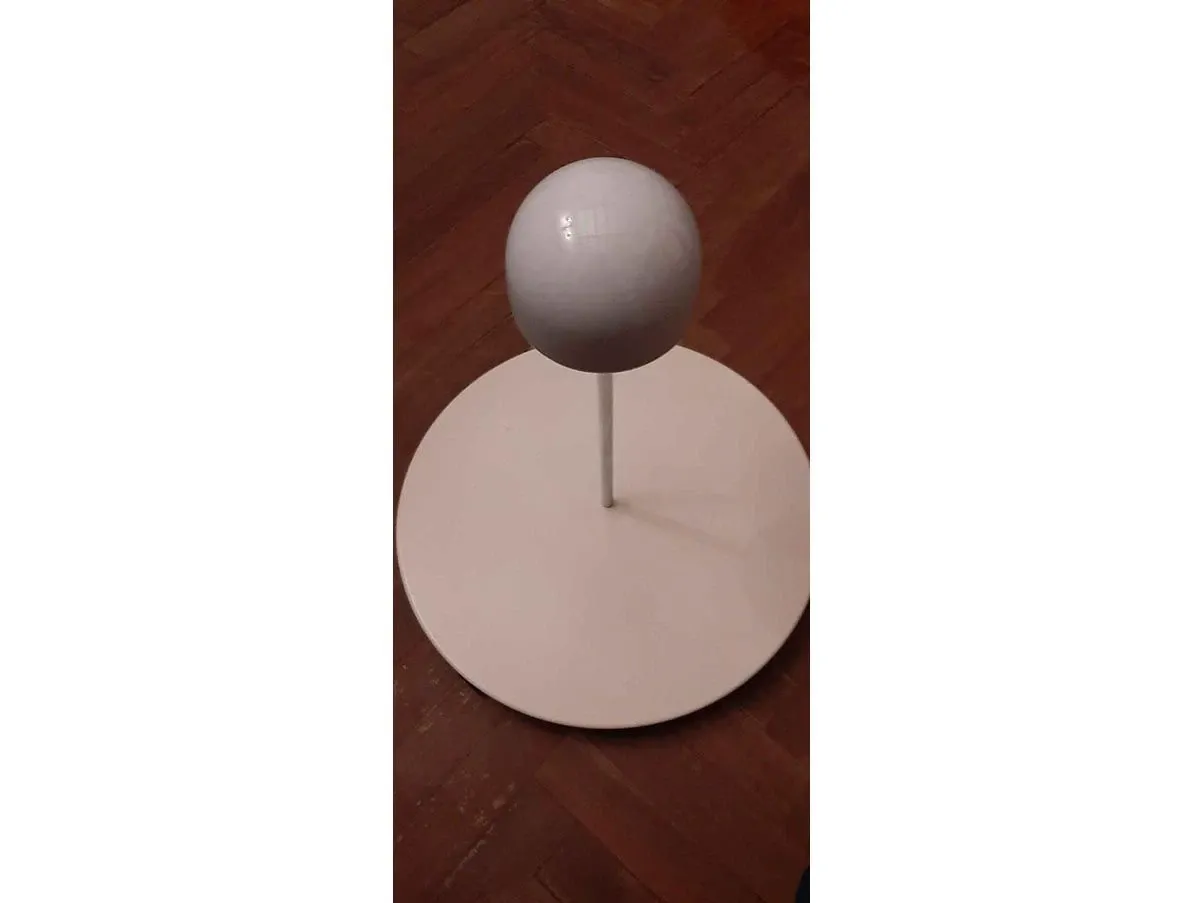 Lampada da tavolo Nemea di Vico Magistretti, Artemide 1