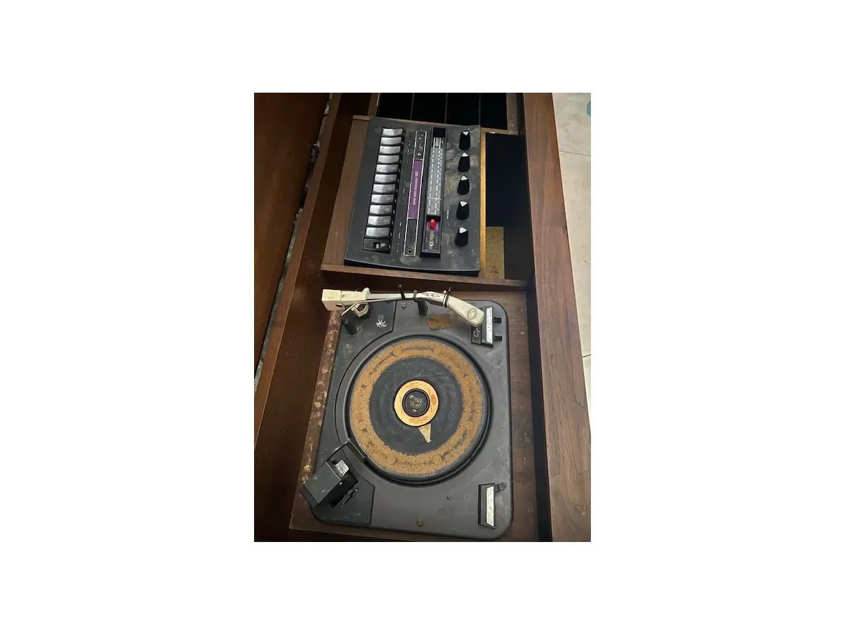 Mobile stereo vintage in legno (anni'60), Clairtone Sound 2