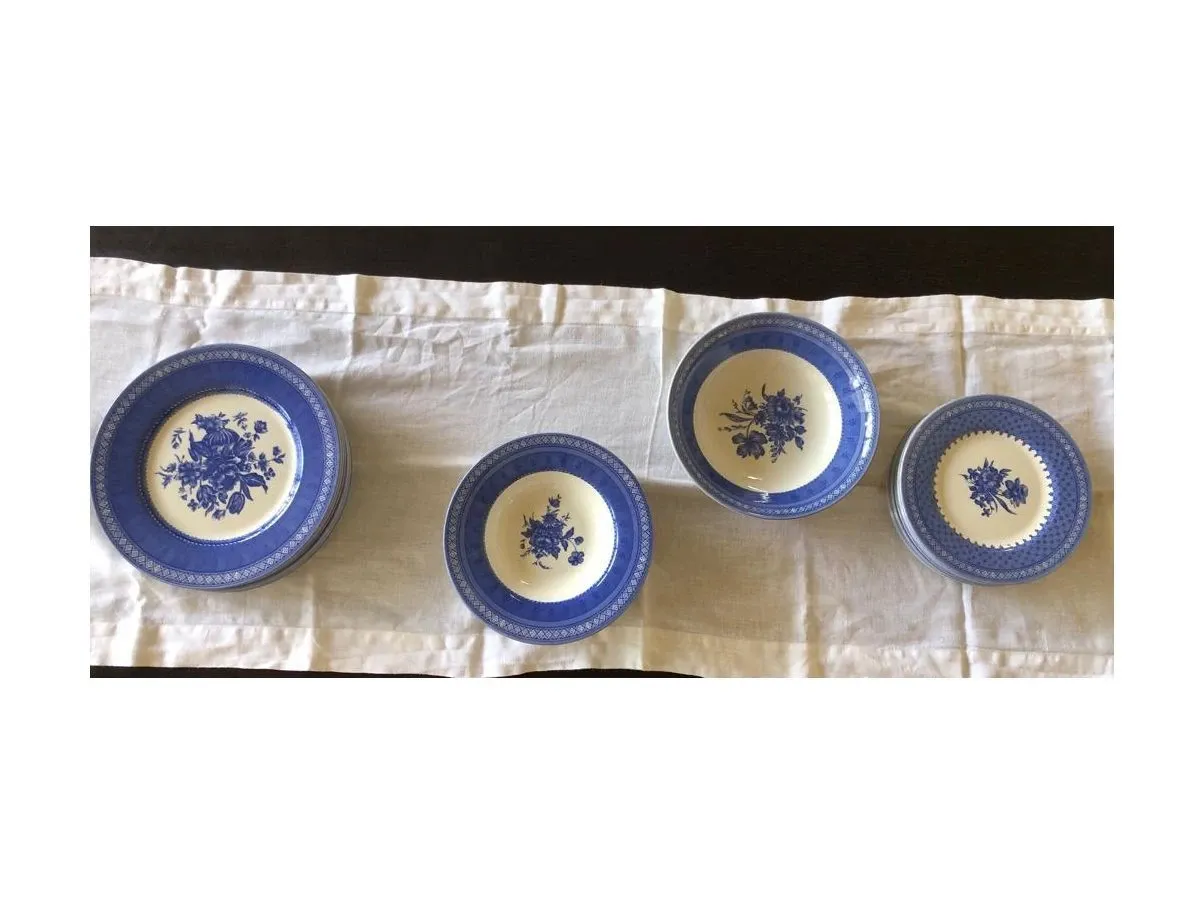 Servizio piatti bianco e azzurro con fiori, Churchill Out 4
