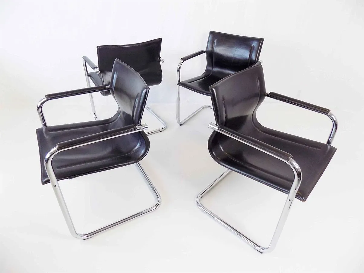 Set mit 4 Esszimmerstühlen MG15 aus Metall und Leder (schwarz) 3