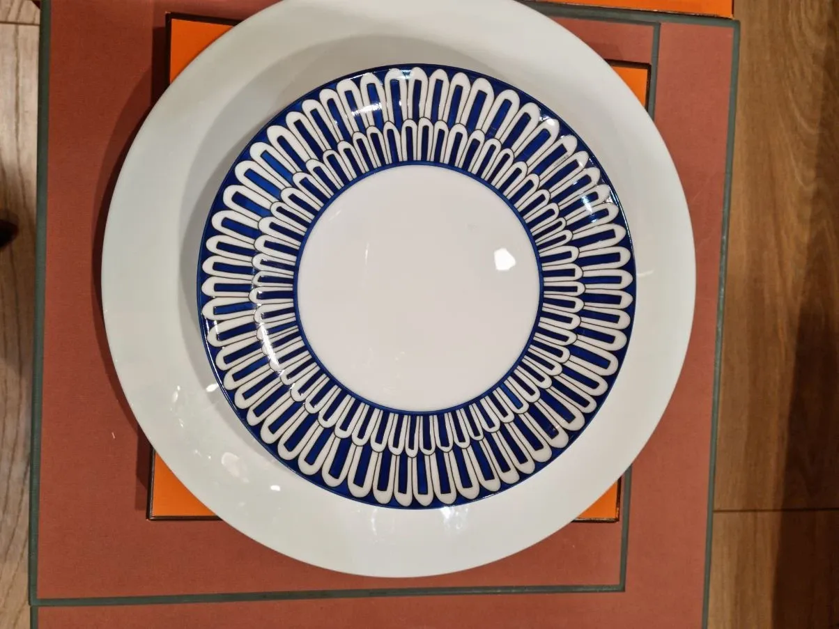 Porzellanschale mit Dekor 2