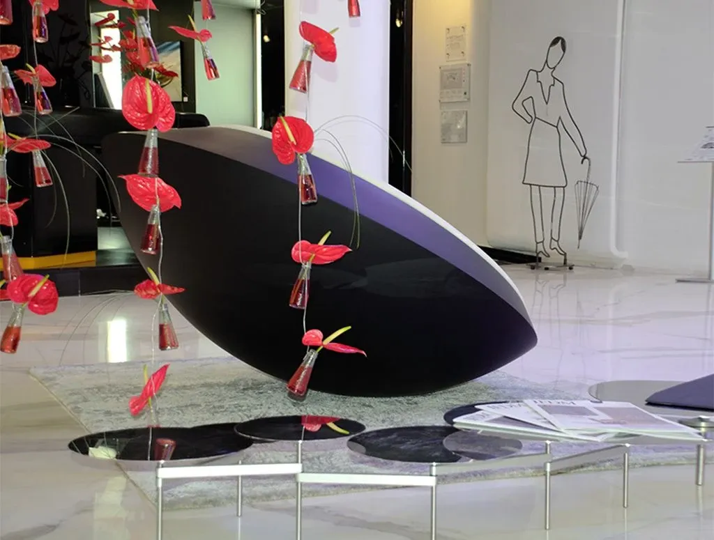 Poltrona UFO basculante in fibra di vetro (nero) 1