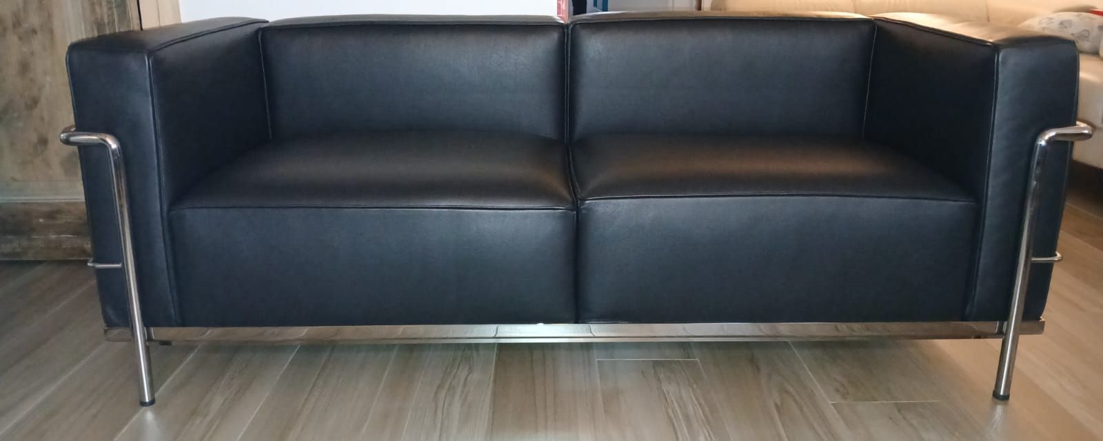 Divano 2 posti LC3 rivestito in pelle (nera) Main