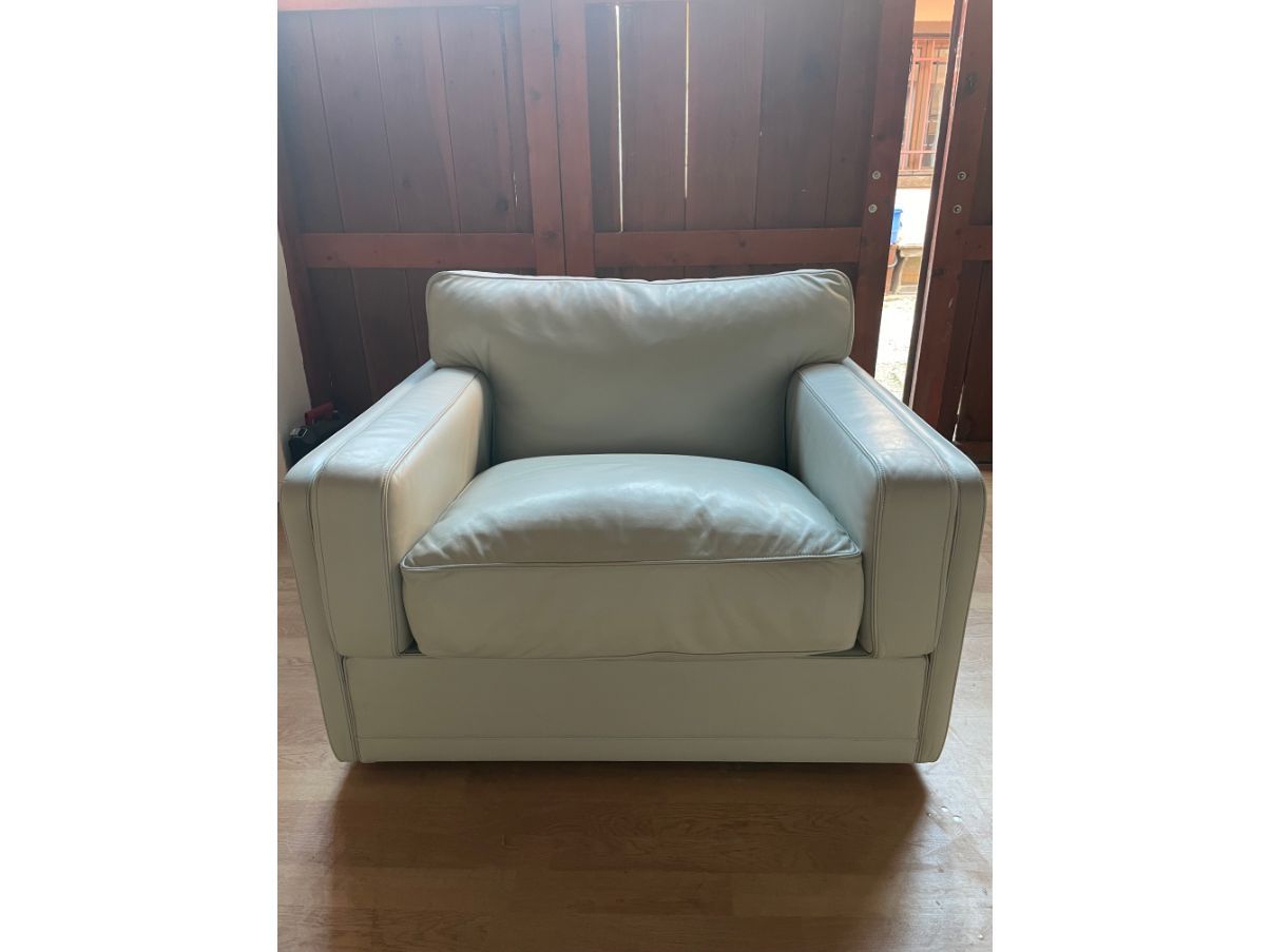 Poltrona in pelle di vitello grigio chiaro Main