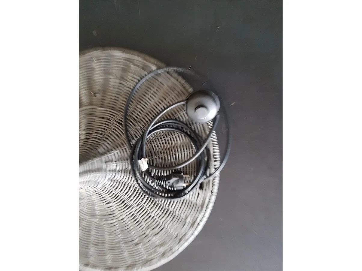 Stehlampe Spin L aus Rattan (grau) 1