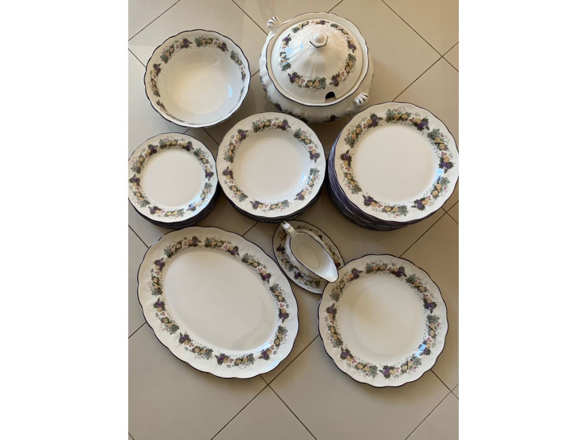 Service 24 plates Majestic Collection, Royal Doulton Brand