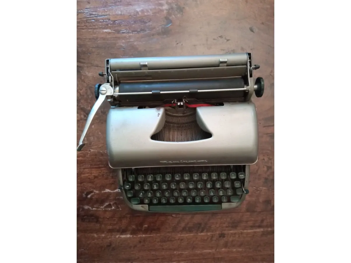Vintage typewriter (1950s), Remington image