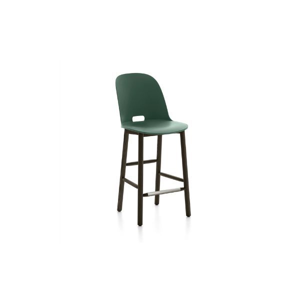 Sgabello con schienale alto Alfi verde di Jasper Morrison, Emeco image