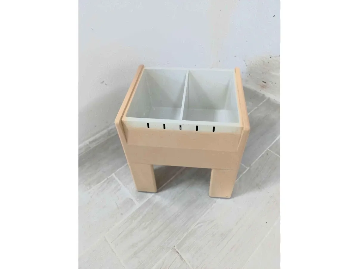Sgabello contenitore in materiale plastico (beige) 4