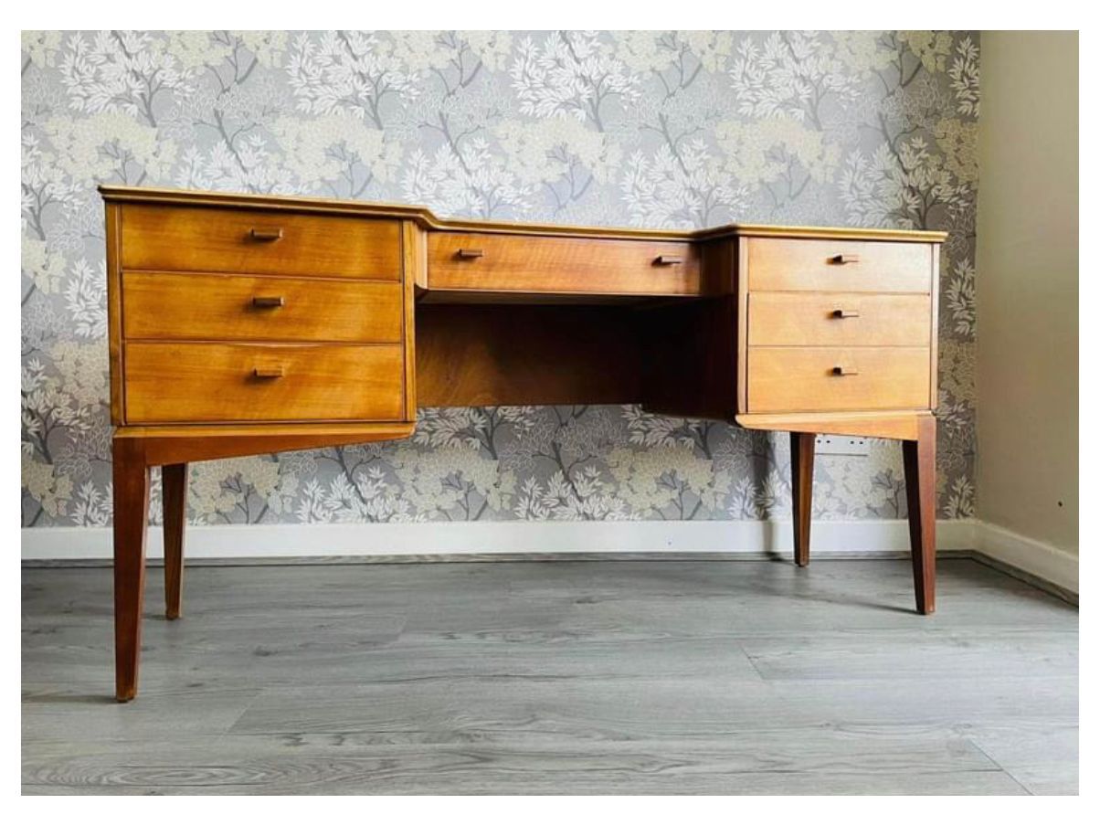 Scrivania vintage in teak con cassetti (anni '60) Brand