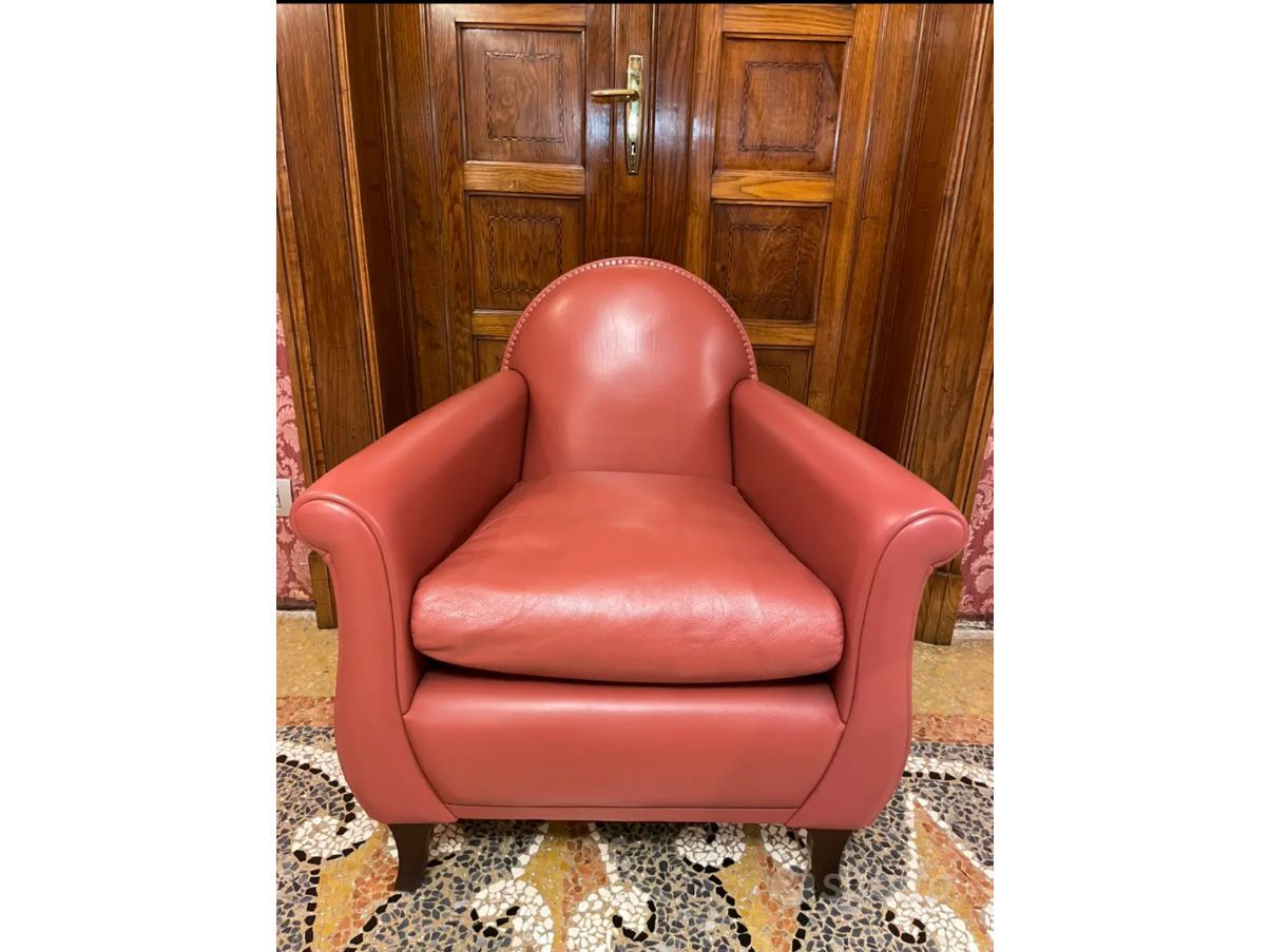 Lyra armchair in antique pink leather, Poltrona Frau image