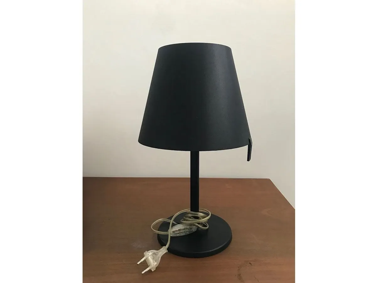 Lampada da tavolo Melampo regolabile in seta (nero), Artemide 1