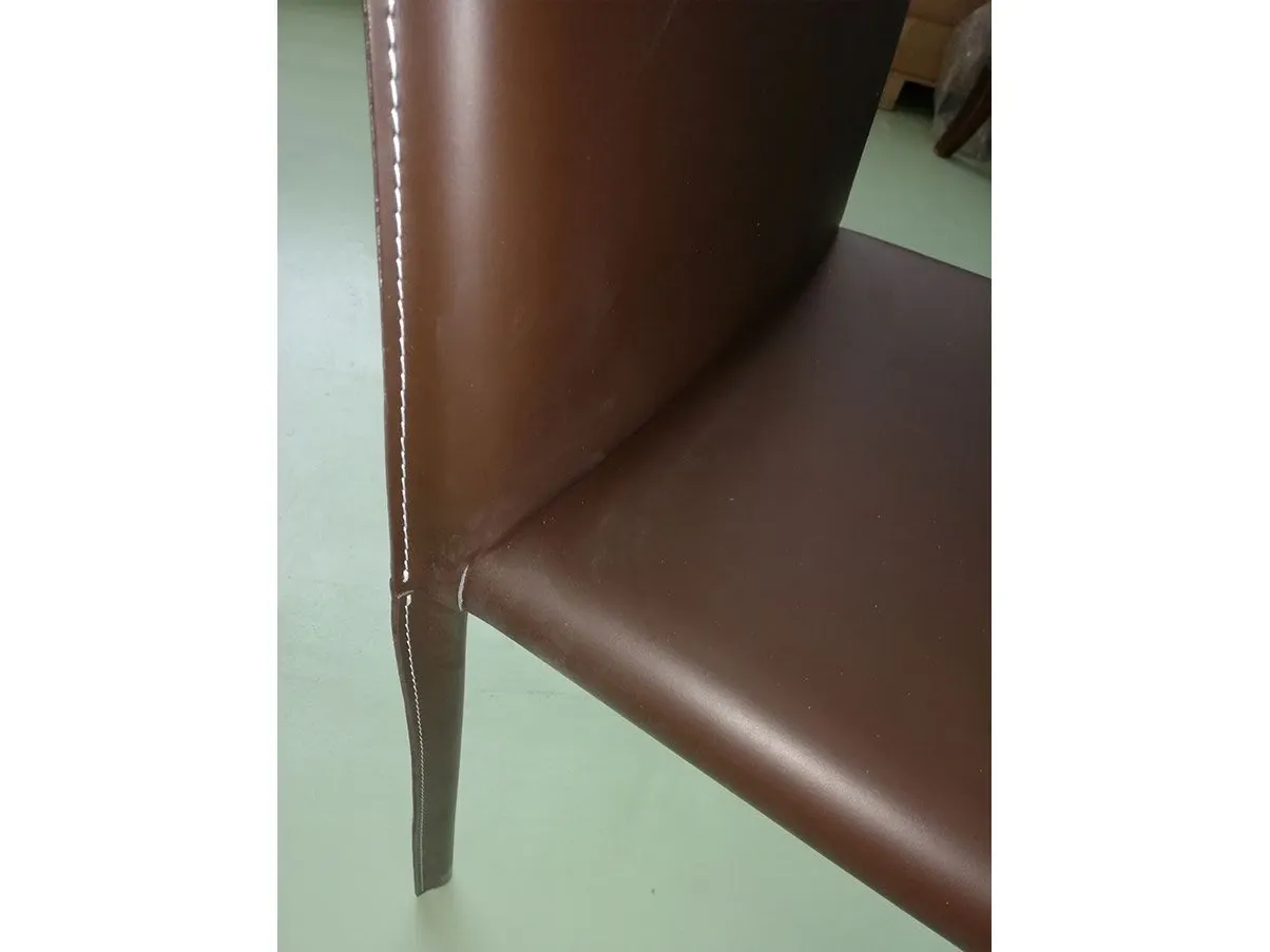 Sedia rivestita in cuoio con cuciture (marrone), Roche Bobois 5
