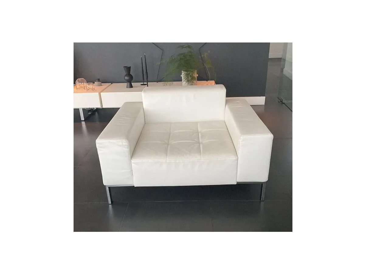 Alfa armchair in white leather, Zanotta image