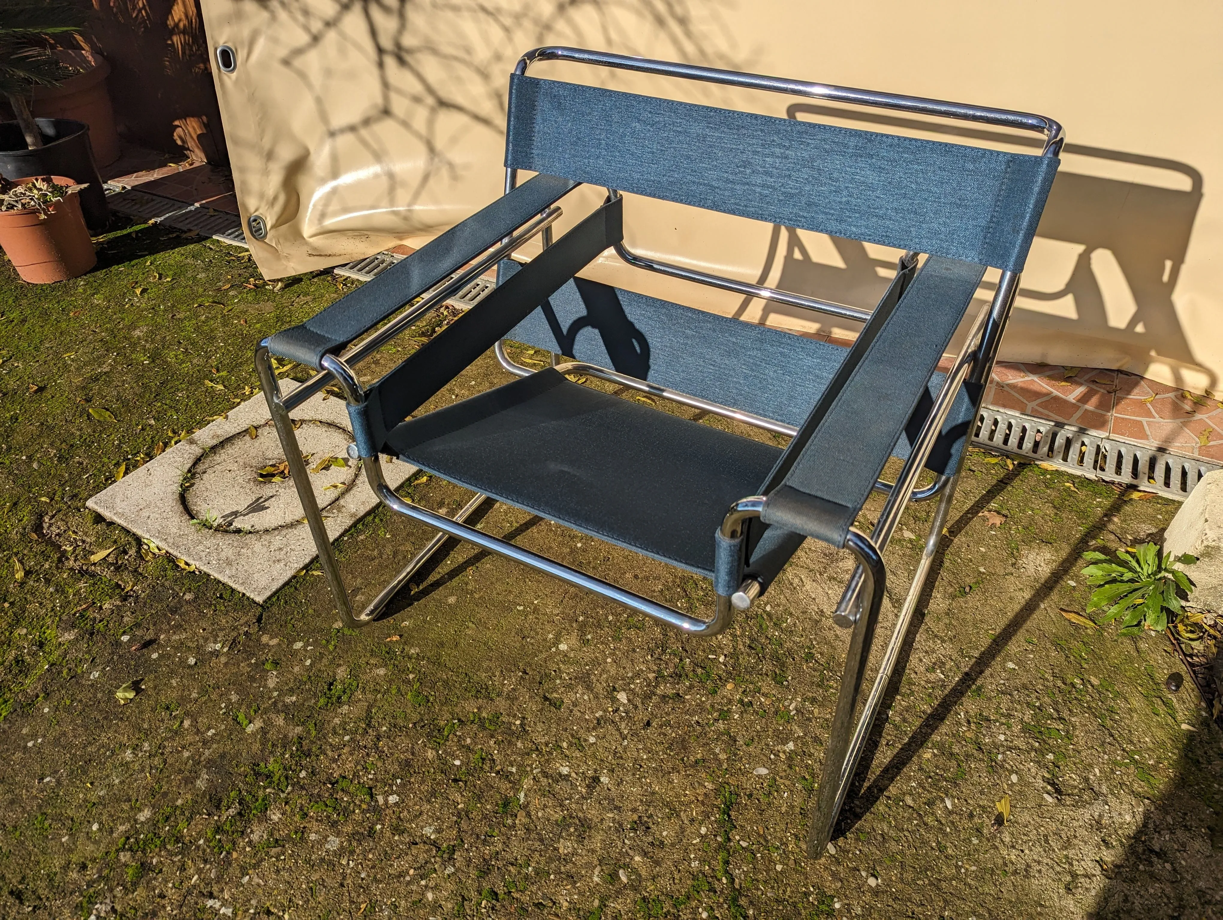 Poltroncina Wassily by Marcel Breuer in tessuto blu, Knoll 2