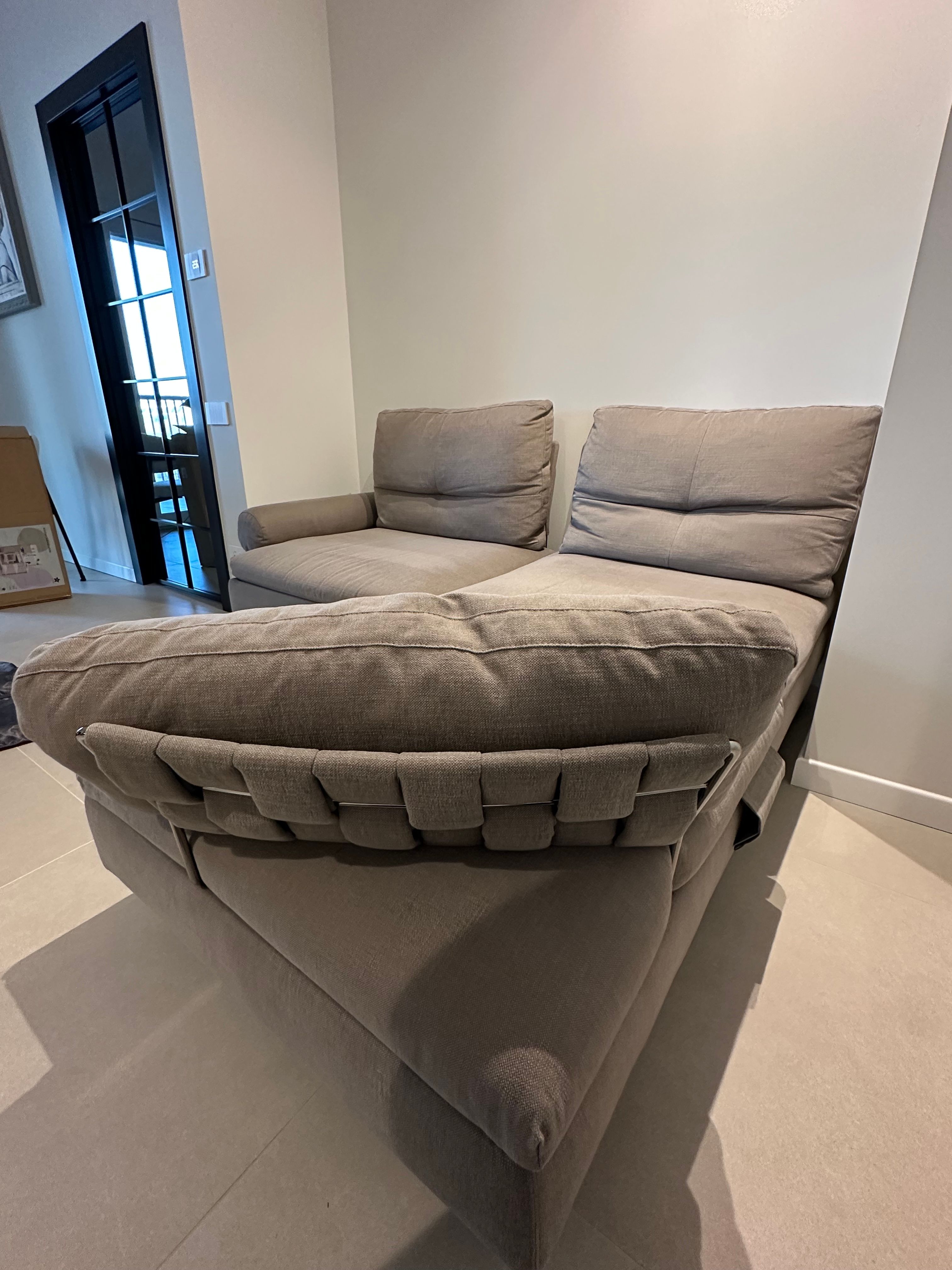 Set divano 3 posti e pouf Limes New rivestito in tessuto tortora di Sergio Bicego, Saba Front