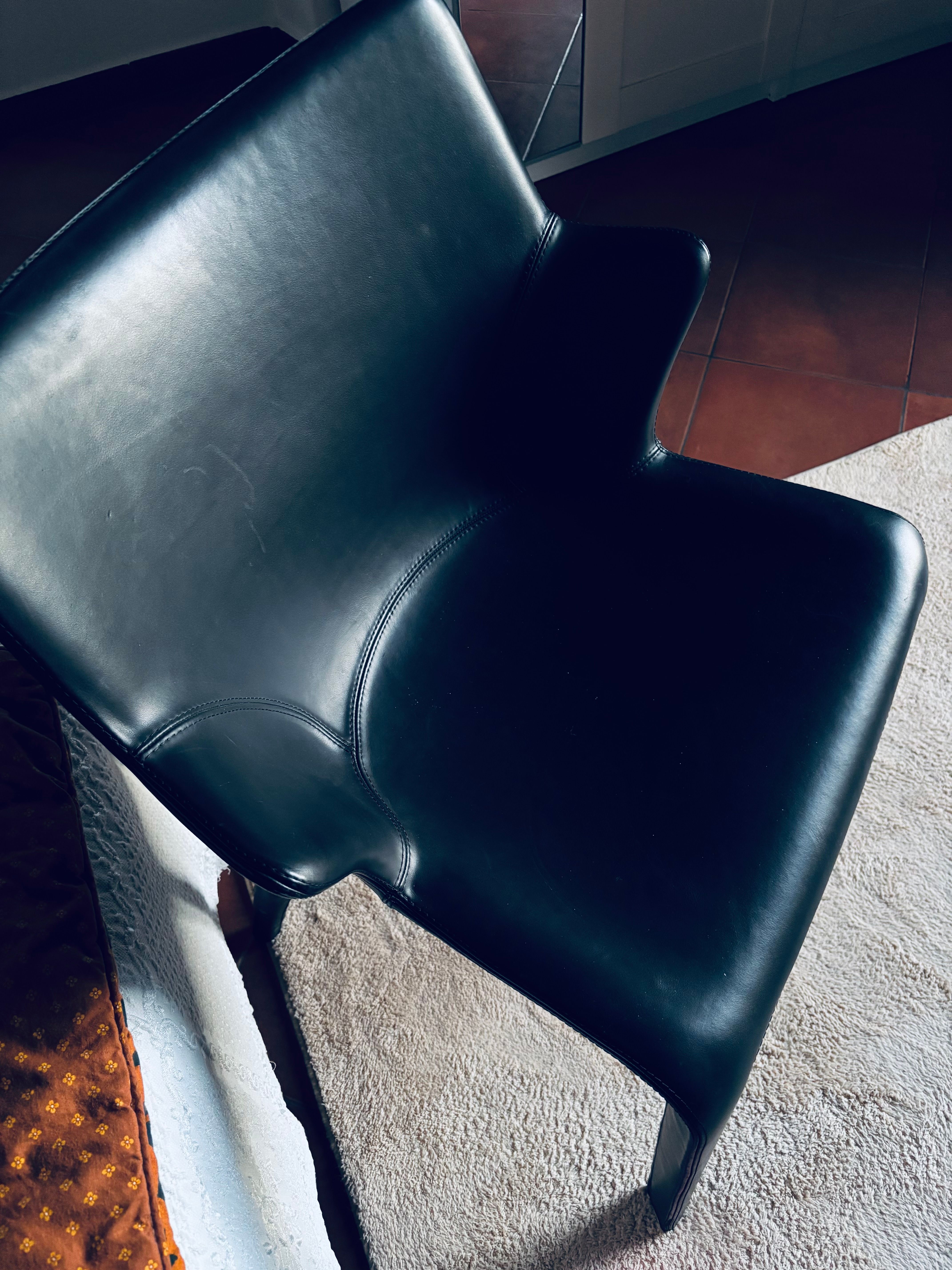Sedia con braccioli Lou Eat in pelle nera di Philippe Starck Front
