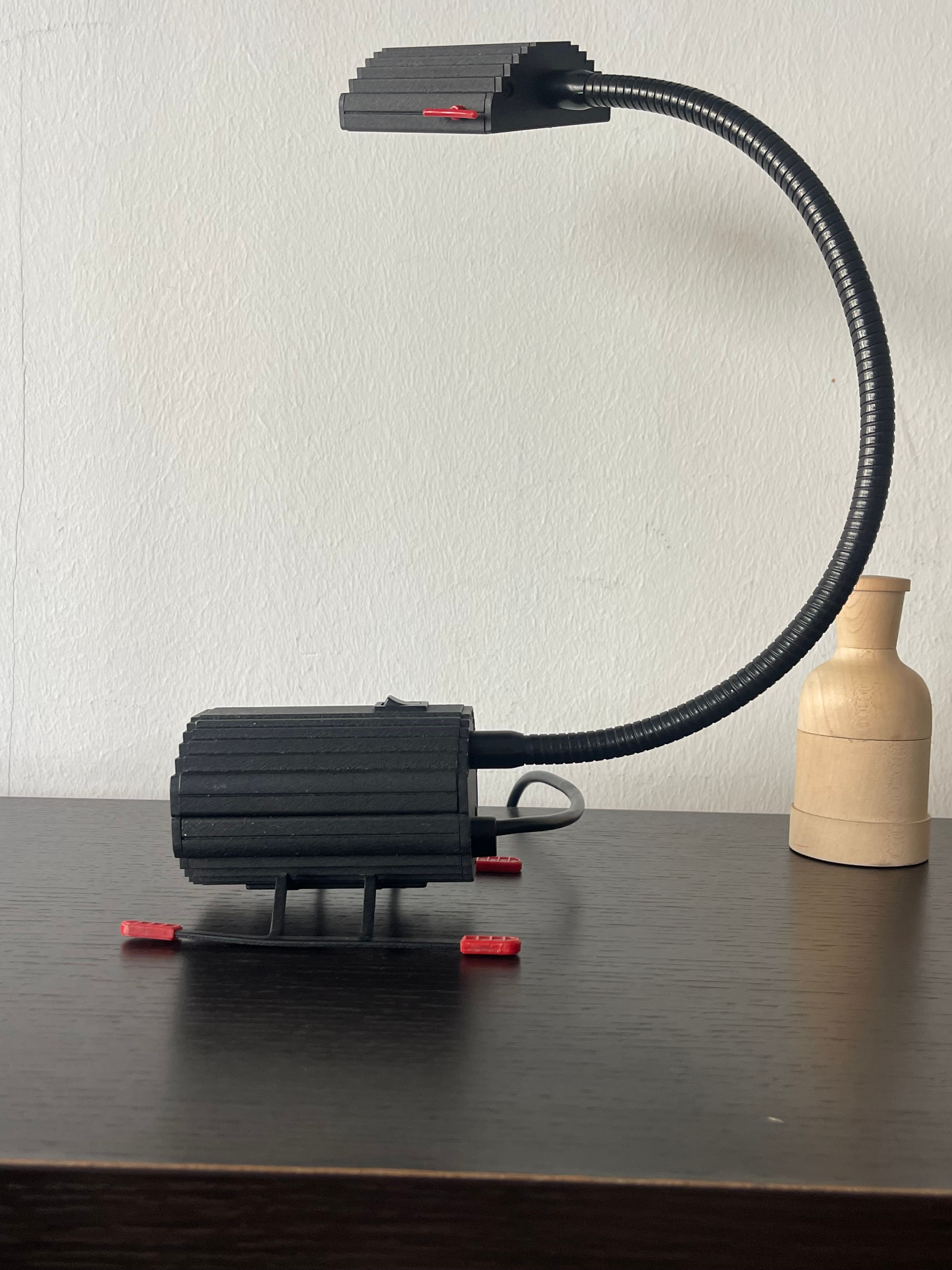 Lampada da tavolo Ciao di Richard Sapper (anni '80), Arteluce Side