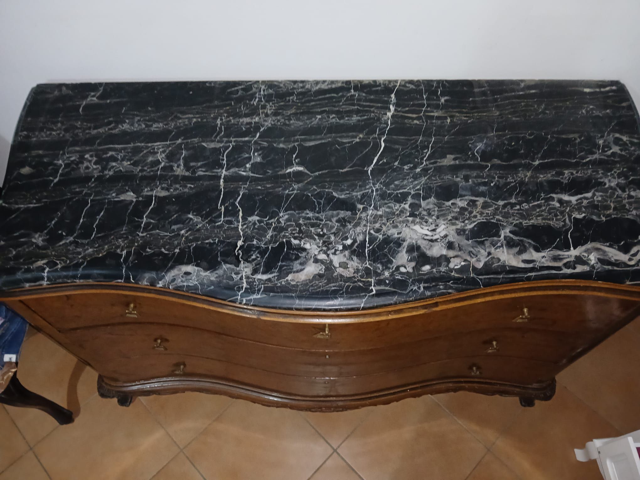 Commode ancienne en ronce et marbre Brand