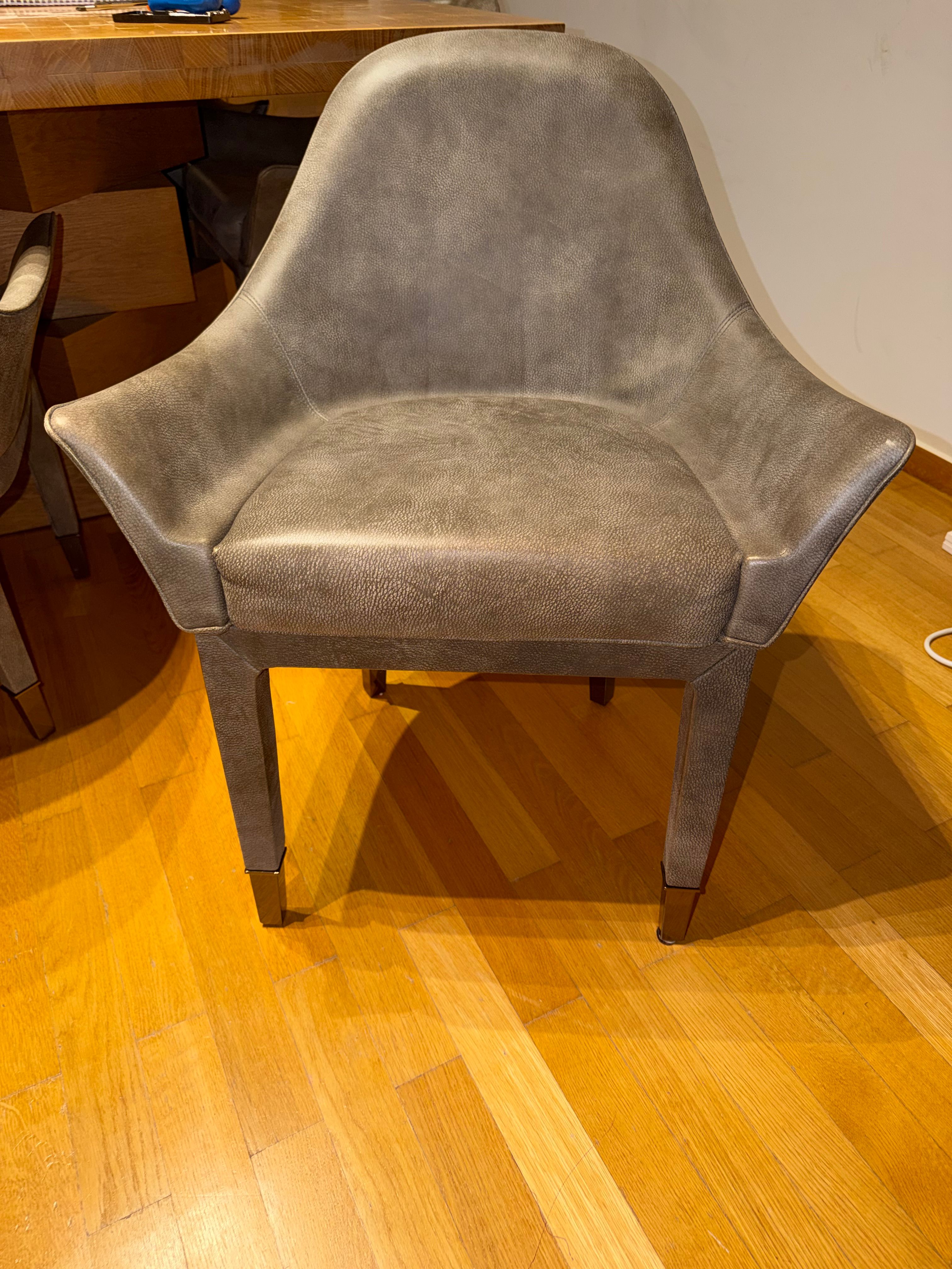 Set of 8 Manta Low leather dining chairs (grey) Front