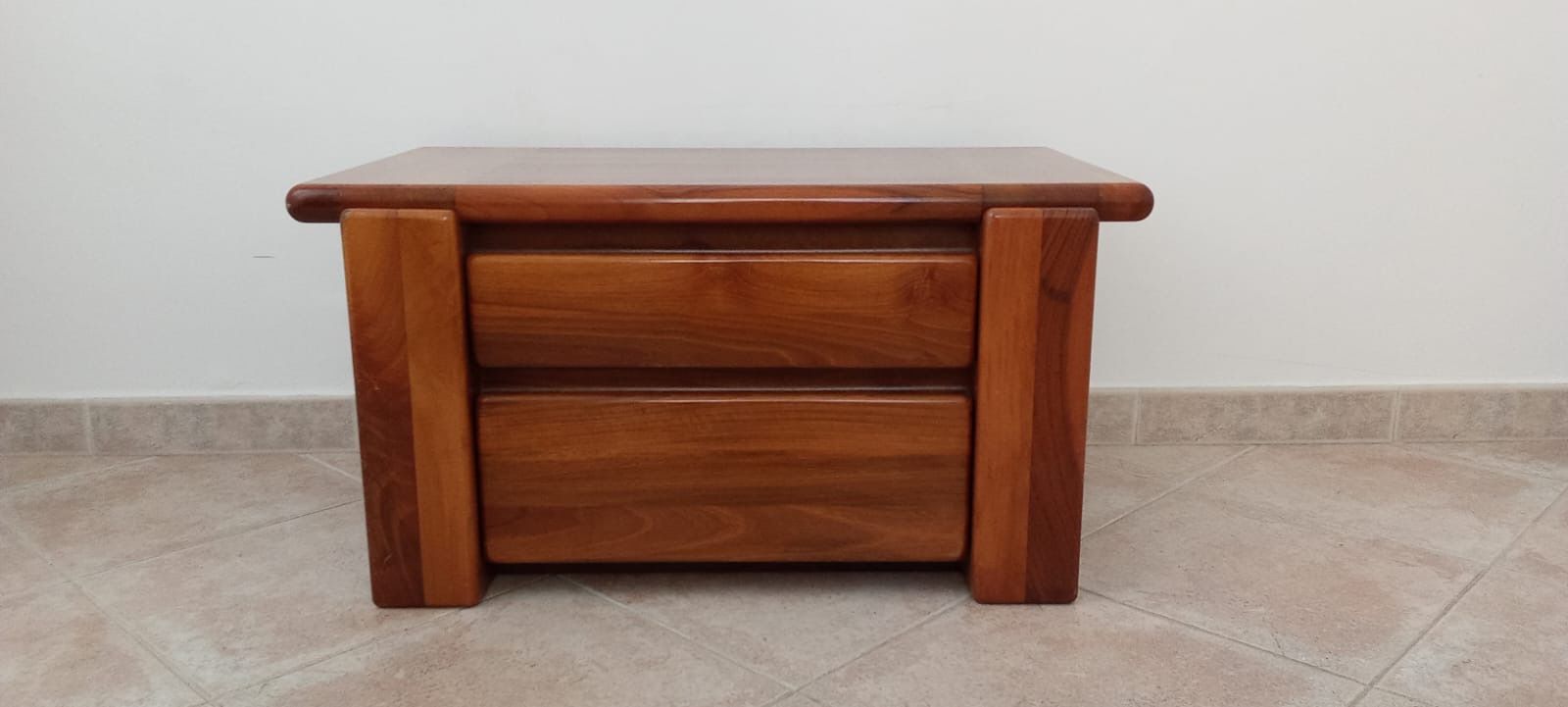 Pair of walnut bedside tables (70s), Brand