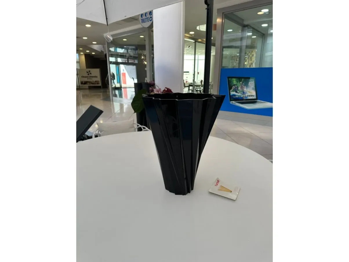 Black Shanghai vase, Kartell 6