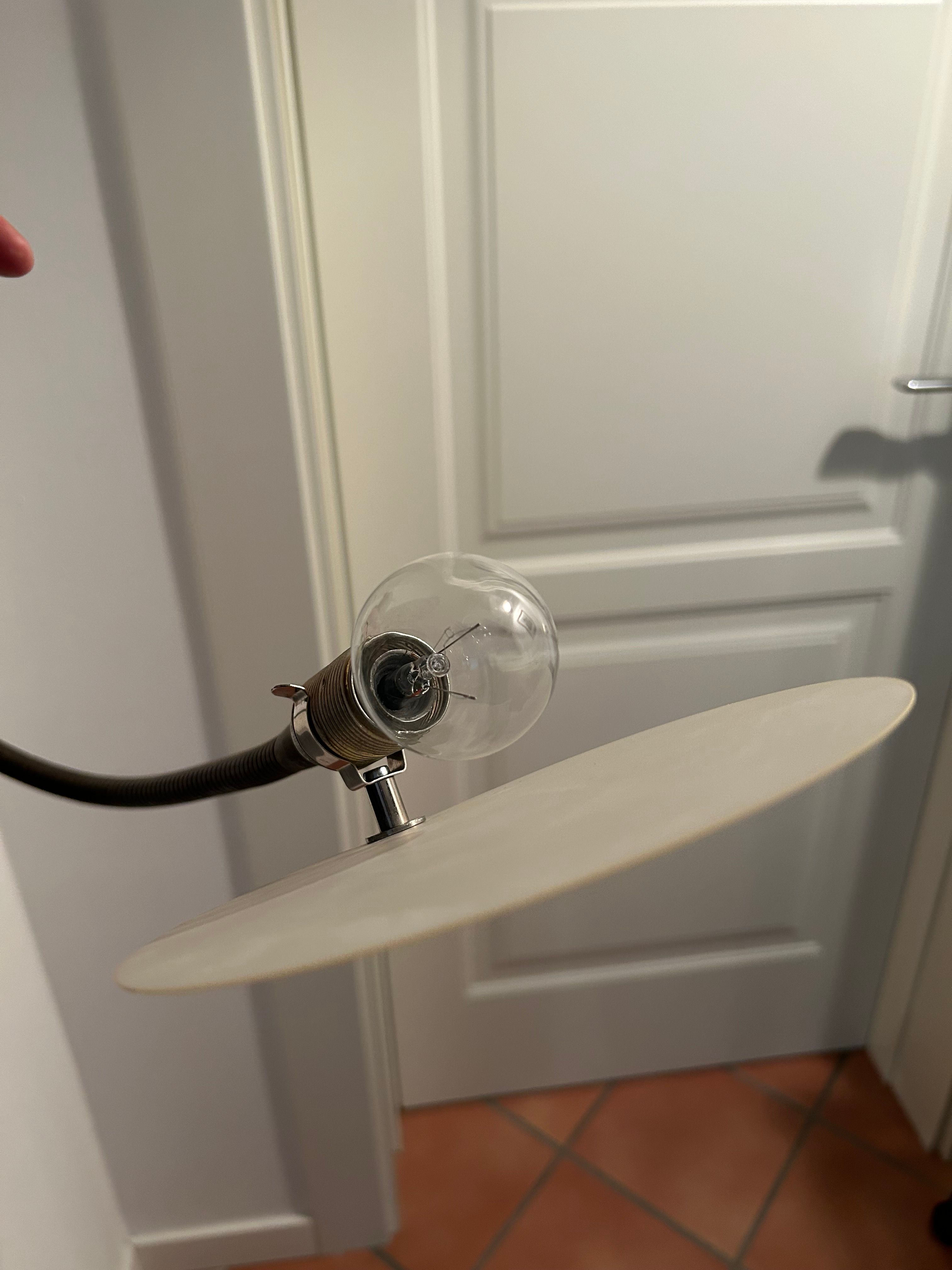 Minimalistische wandlamp 14 messing Front