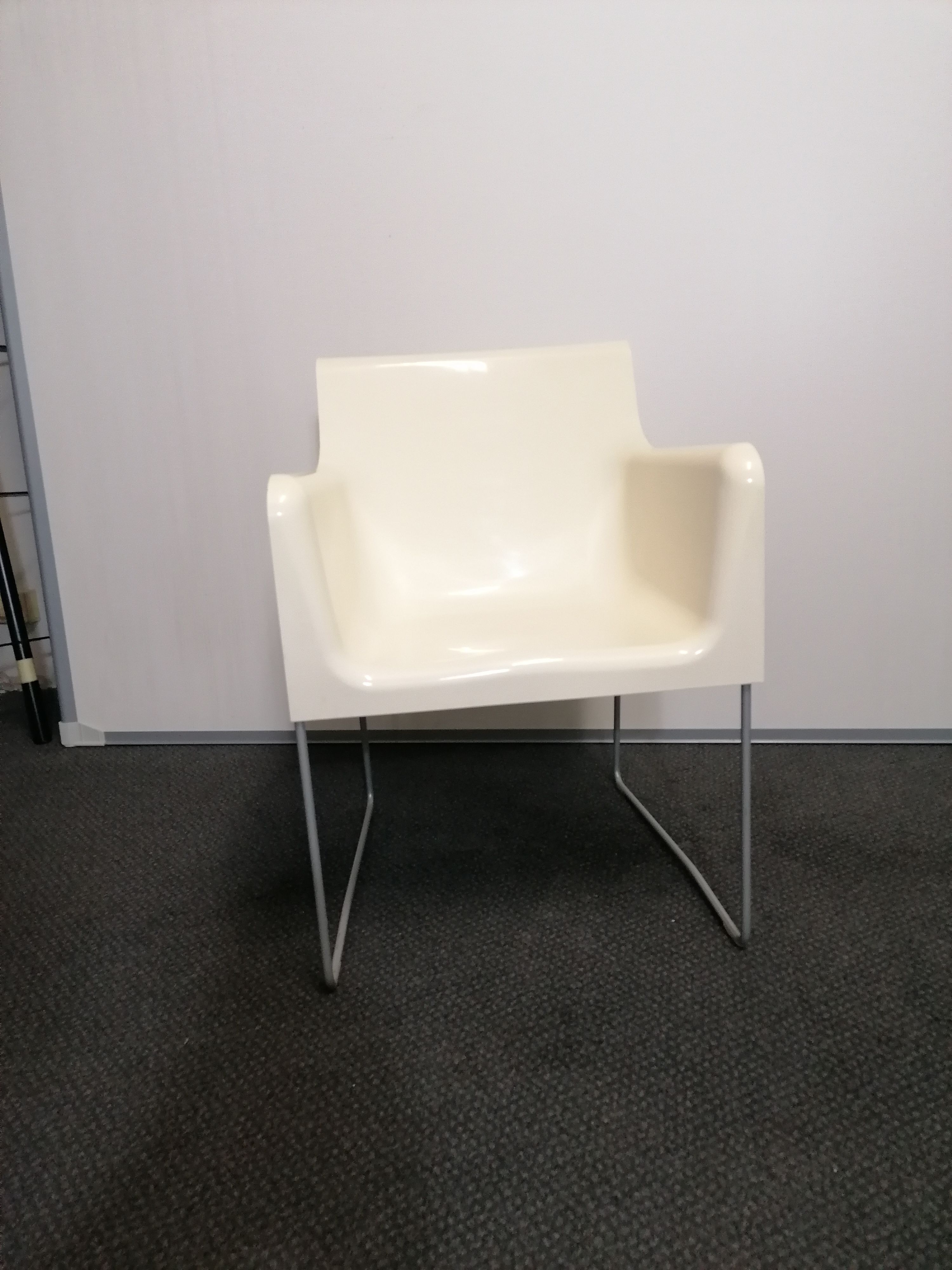 Set of 5 White Mabelle Plastic Armchairs Main