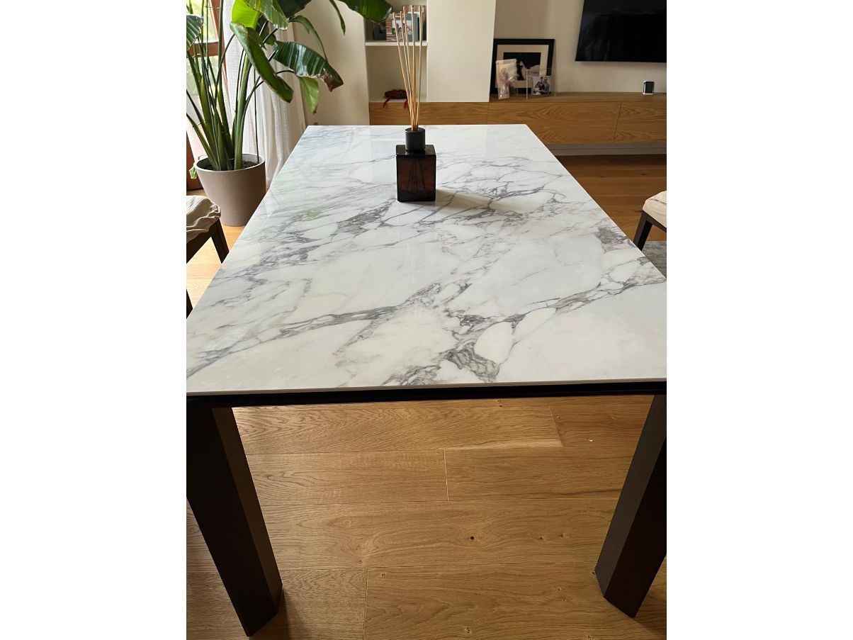 Delta 160 extendable table in white marble Main