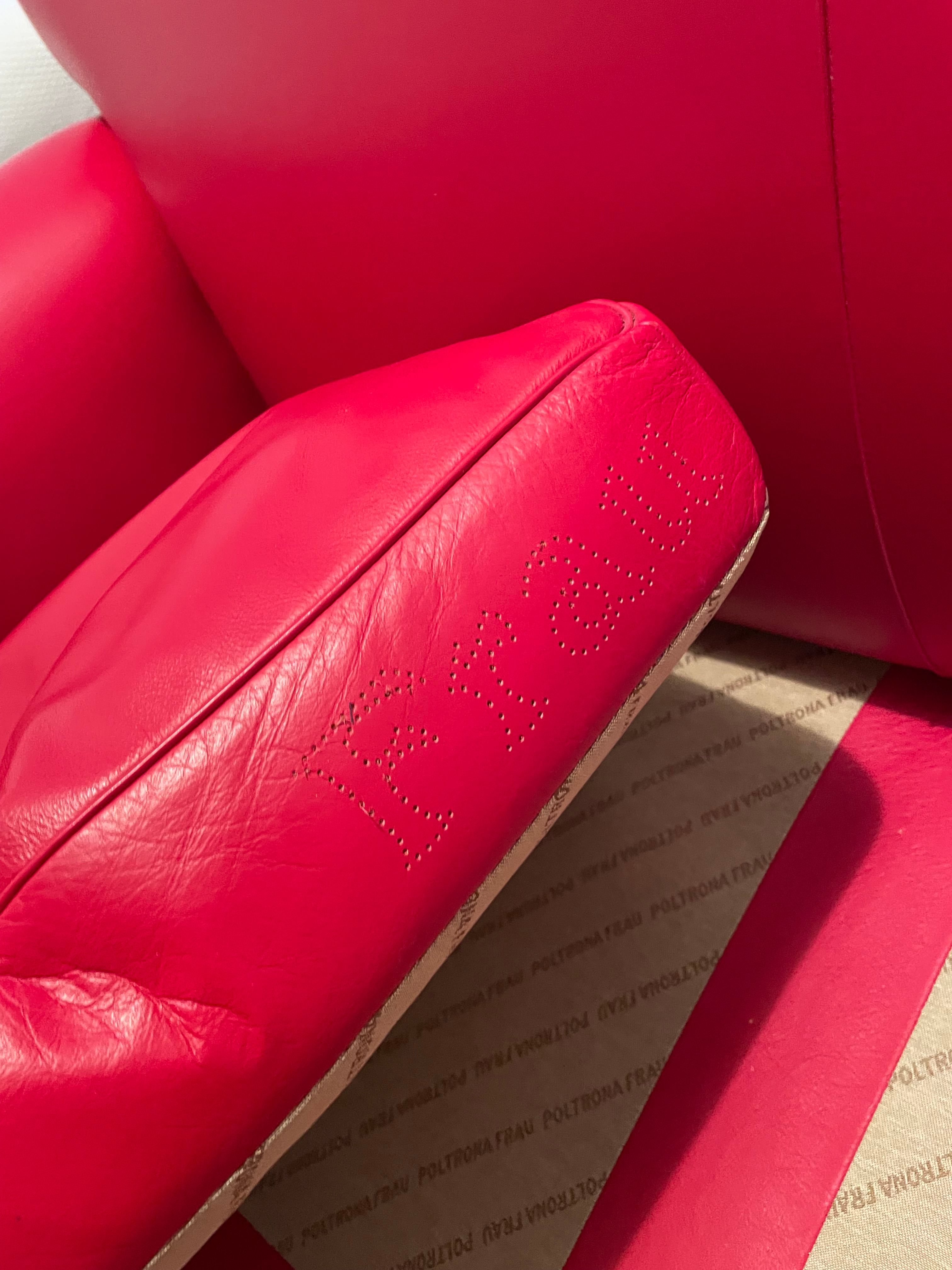 2-Seater Red Leather Sofa Vanity Fair Details
