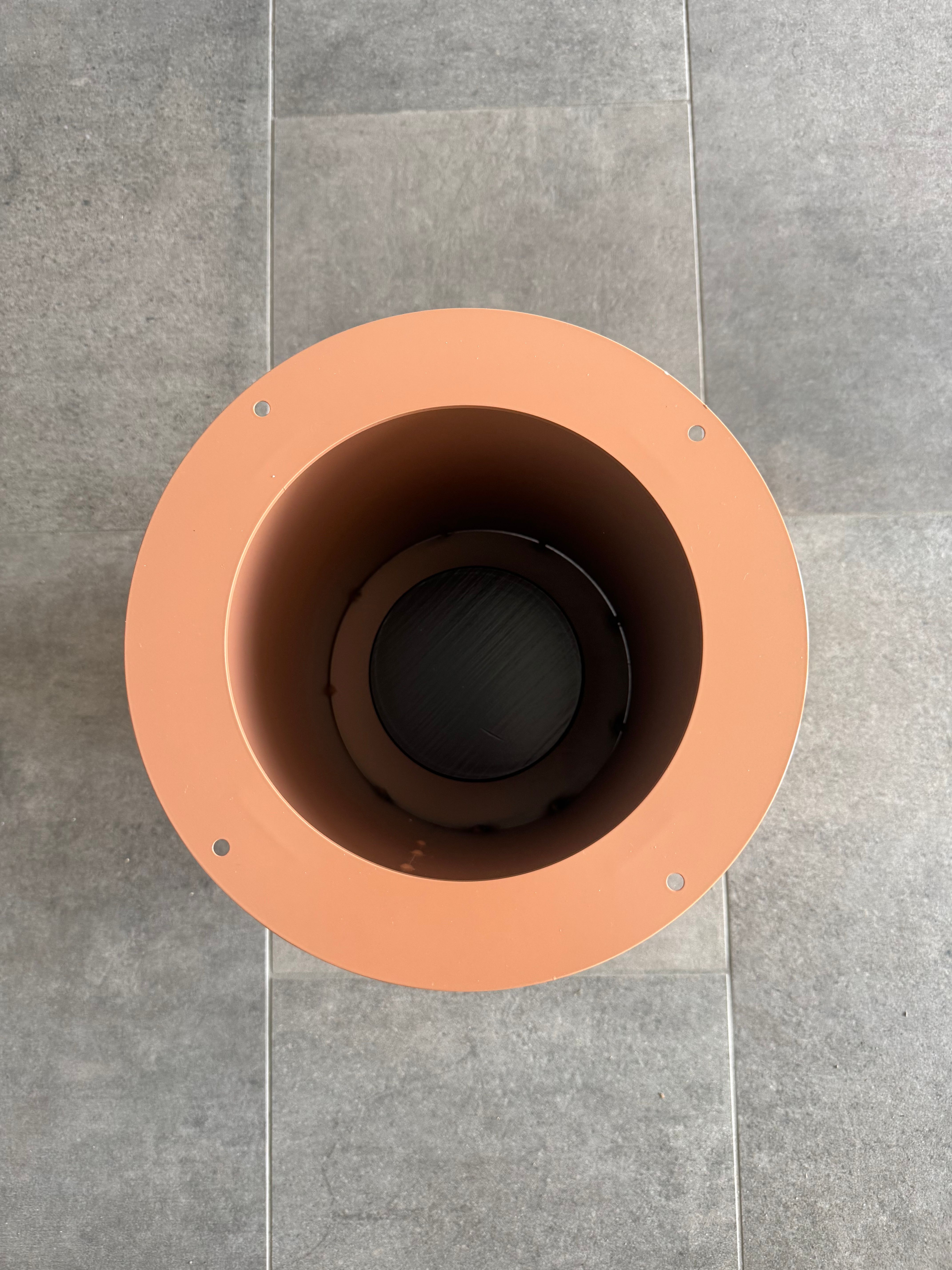 Tavolino Louisa in cemento rosso mattone Optional7