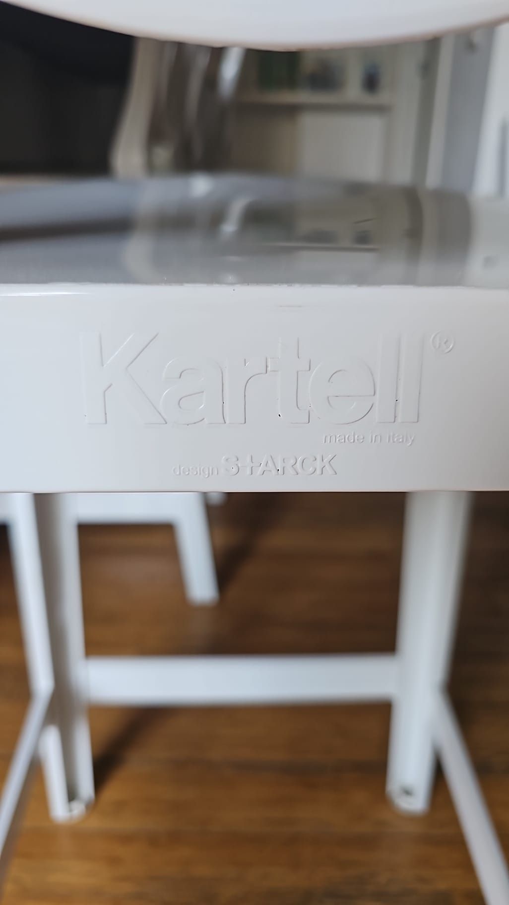 Sgabello alto One More bianco di Philippe Starck Brand