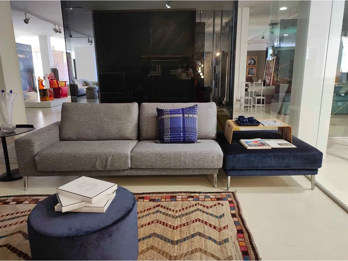 Sofa-Set Driver LT aus Stoff mit 2 Samt-Hockern 2