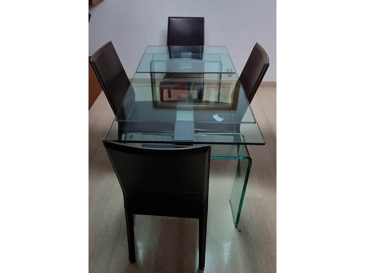 Set of Azimut extendable table and 4 Margot chairs 6