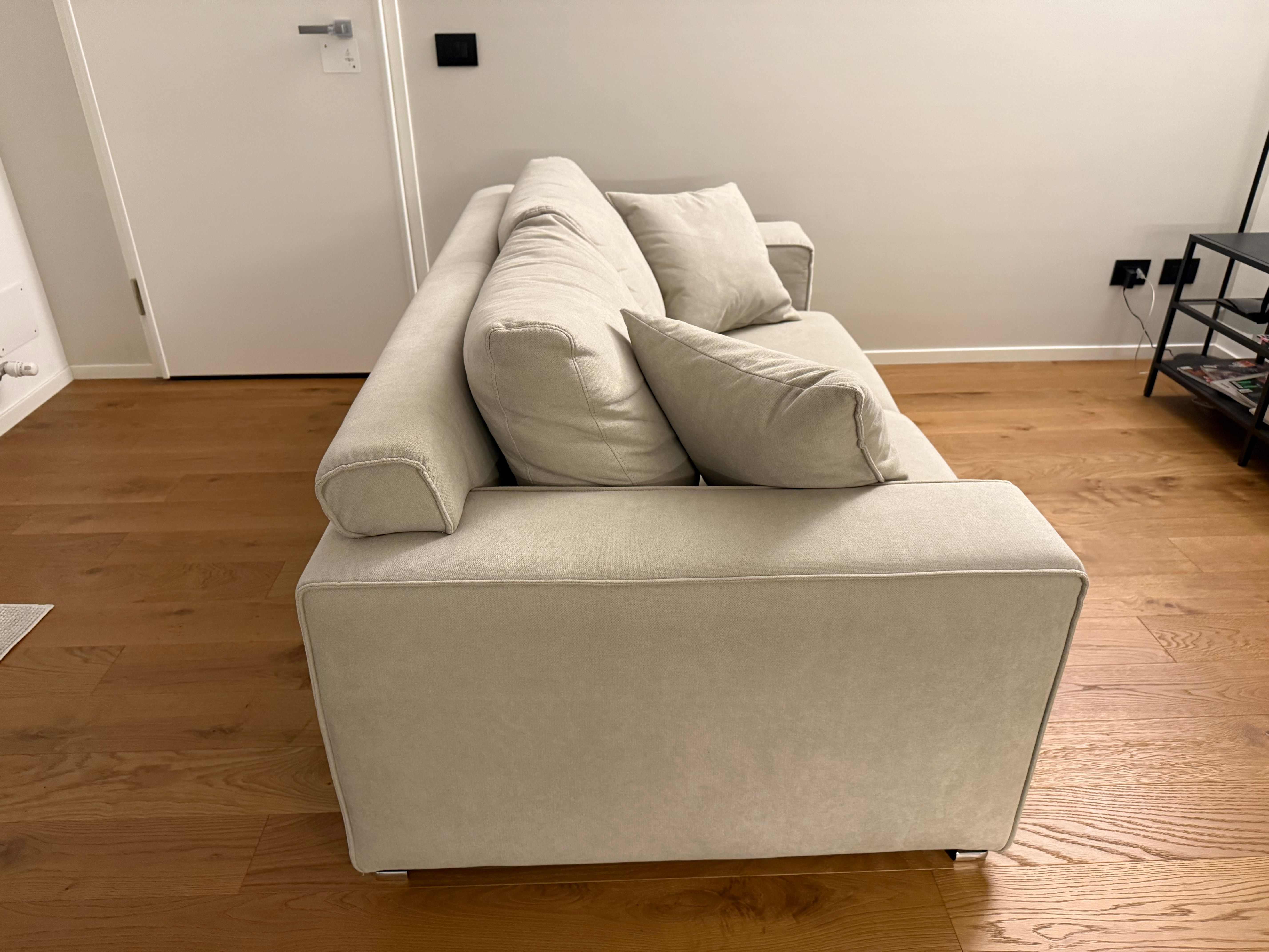 Charlie 3 seater sofa in fabric by Danilo Bonfanti Side