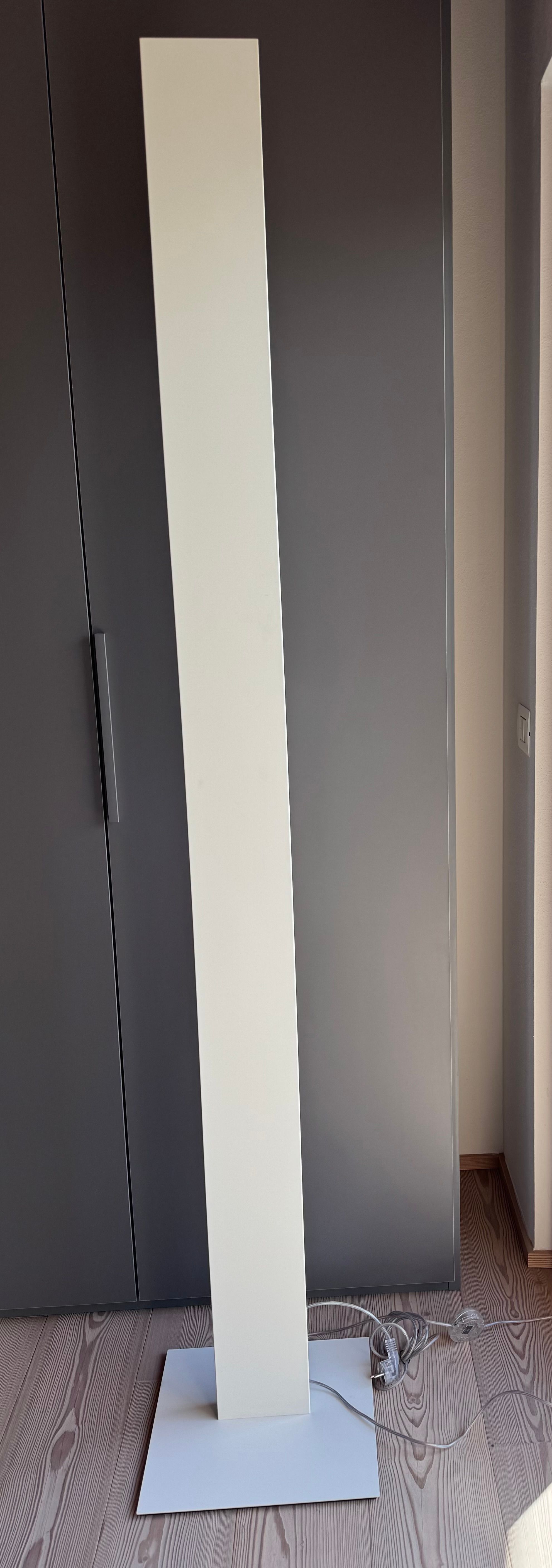 Movie floor lamp in white metal Main