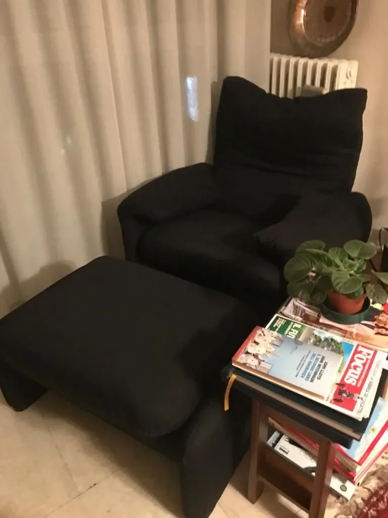 Maralunga armchair with pouf, Cassina 5