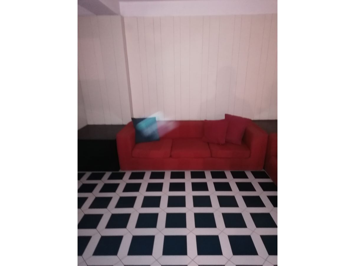 Tata Home Copridivano Trapuntato Fronte Fantasia e Retro Tinta Unita Double Face Reversibile Misura 2 Posti con Elastico Antiscivolo Colore Bordeaux