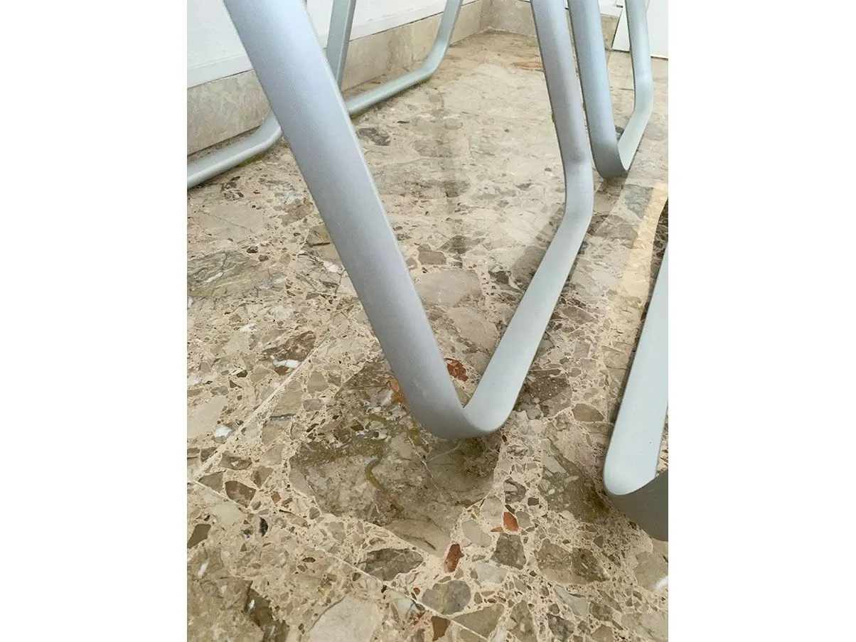 Set of 4 Honeycomb folding chairs in polycarbonate 1