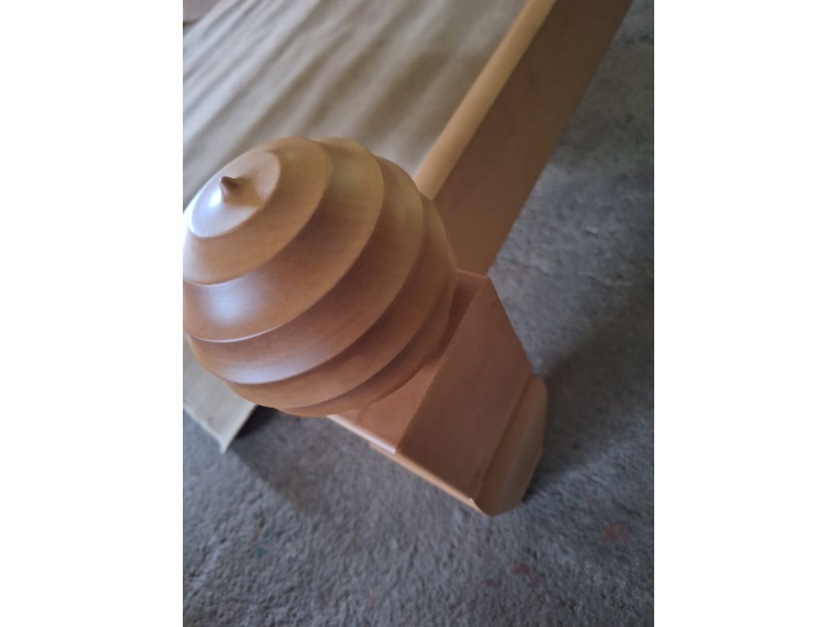 Letto Temenos di Léon Krie, Giorgetti Side