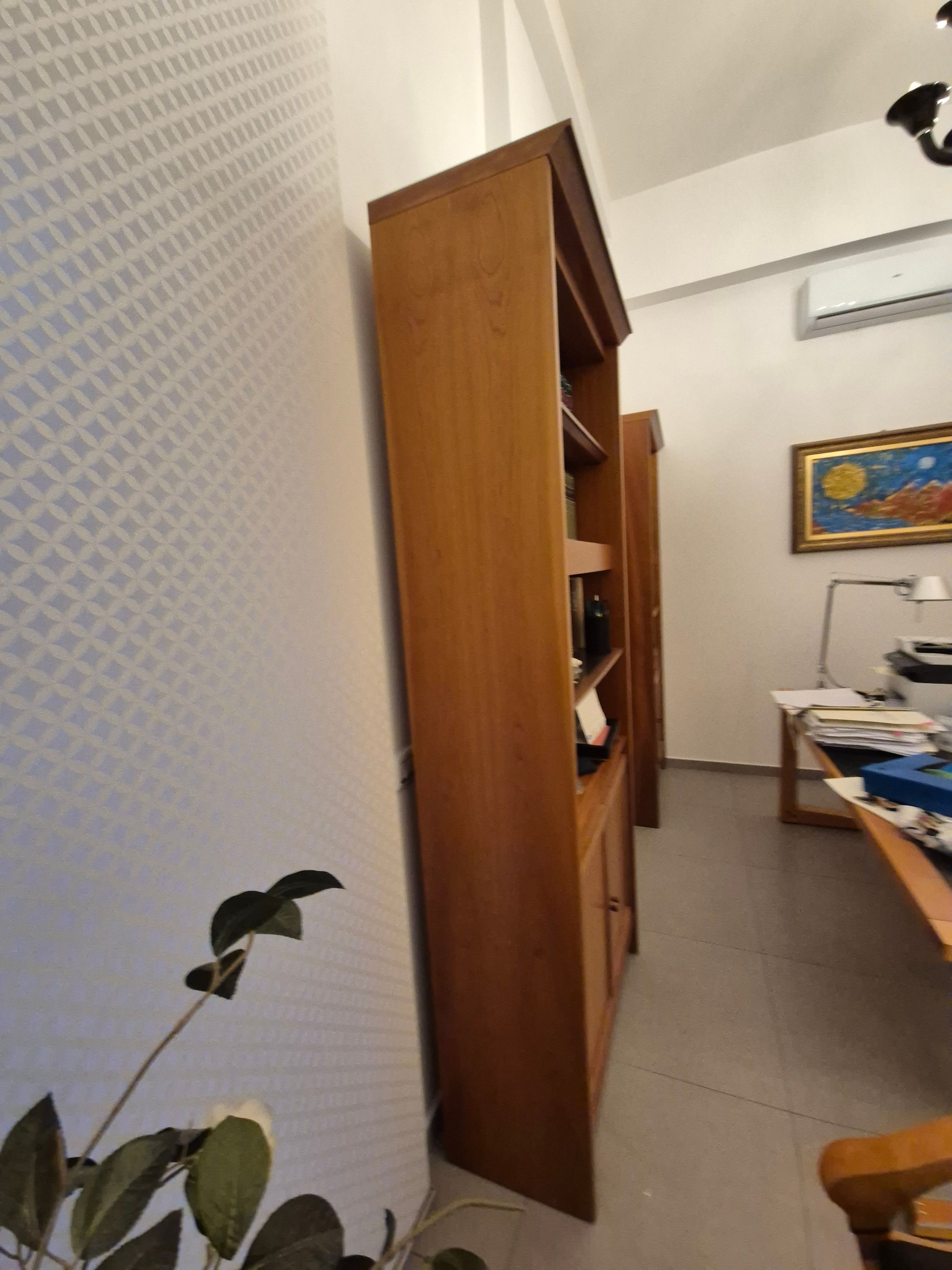 Par de estanterías de madera de Massimo Scolari Side