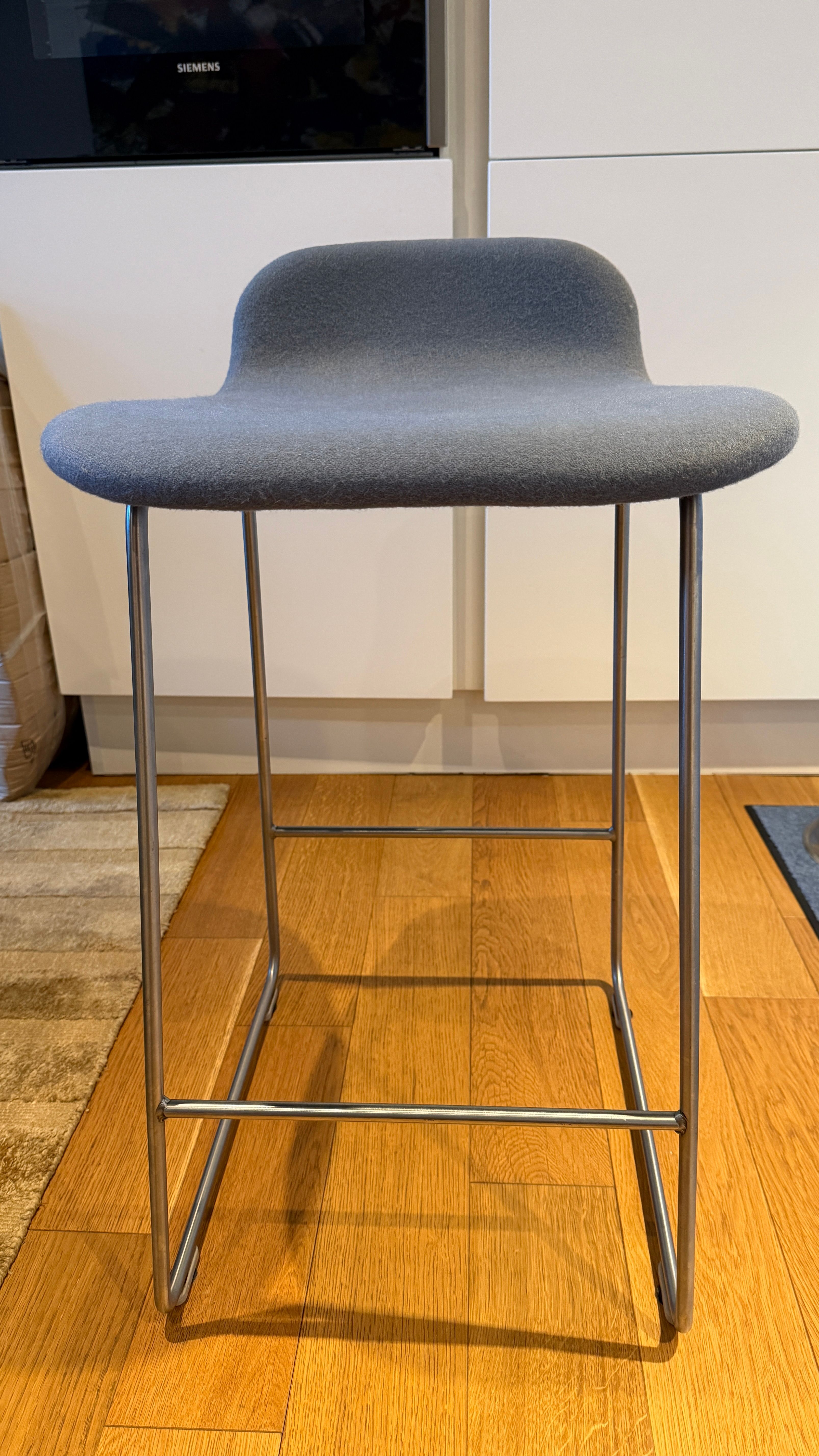 Set di 3 sgabelli imbottiti in tessuto (grigio), Cappellini  Front