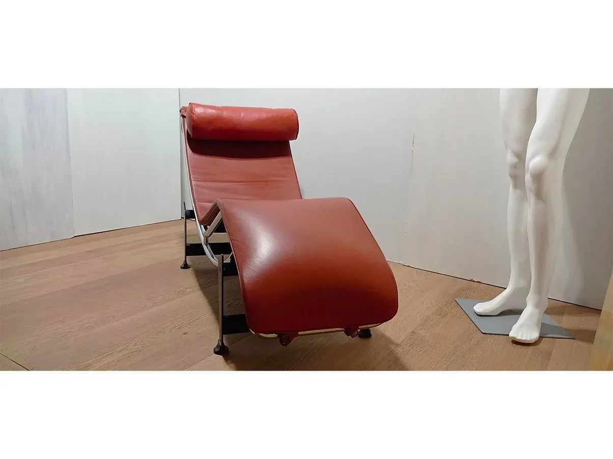 Chaise longue LC4 in pelle Cognac di Le Corbusier, Alivar 5
