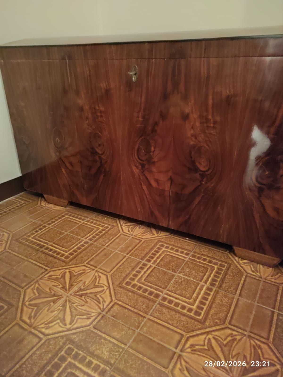 Antike Holztruhe Details